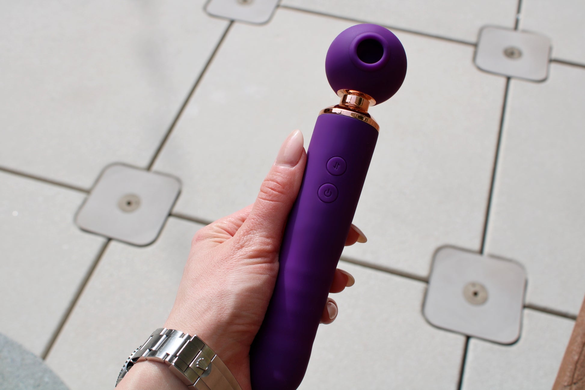 Vibrating Wand, a state-of-the-art Magic Wand Vibrator V For Vibes